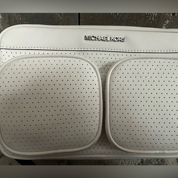 MICHAEL KORS
Hanover Perforated Crossbody Bag - Picture 4 of 10